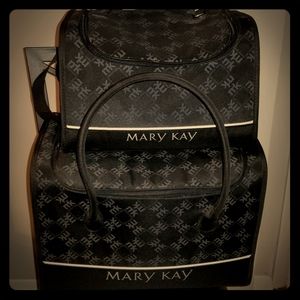 2 piece Mary Kay rolling bag